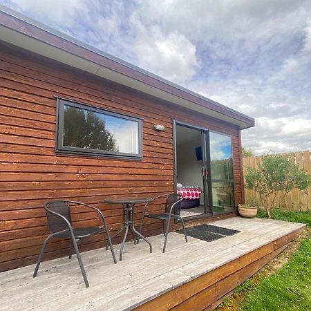 Lake Hawea Cabin With Mountain Views- Outdoor Bath! Bagian luar foto