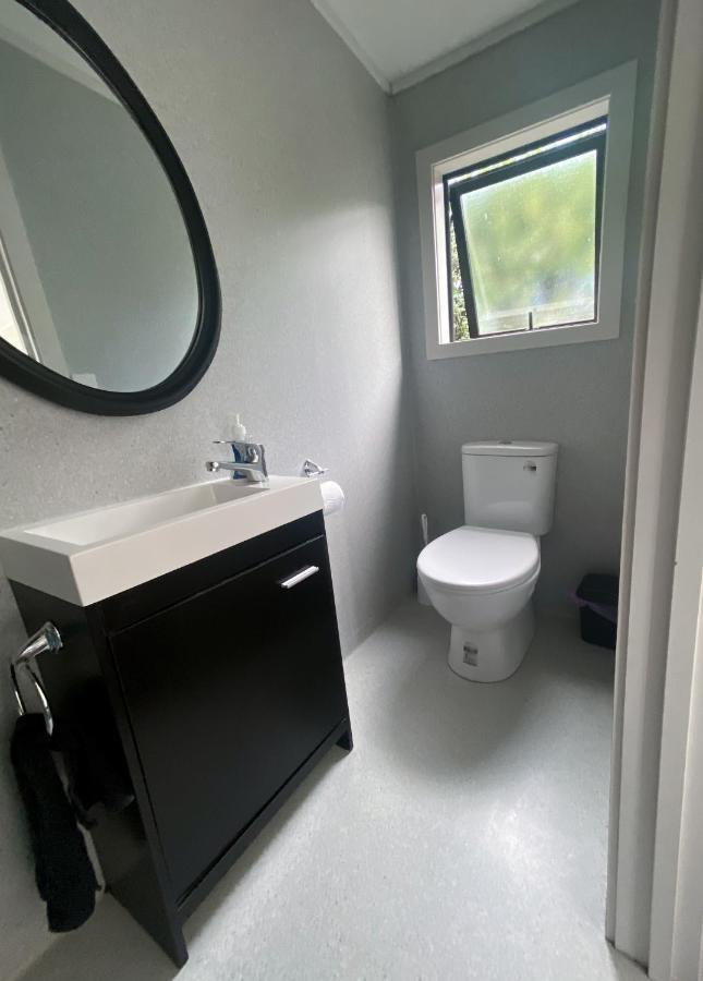 Lake Hawea Cabin With Mountain Views- Outdoor Bath! Bagian luar foto