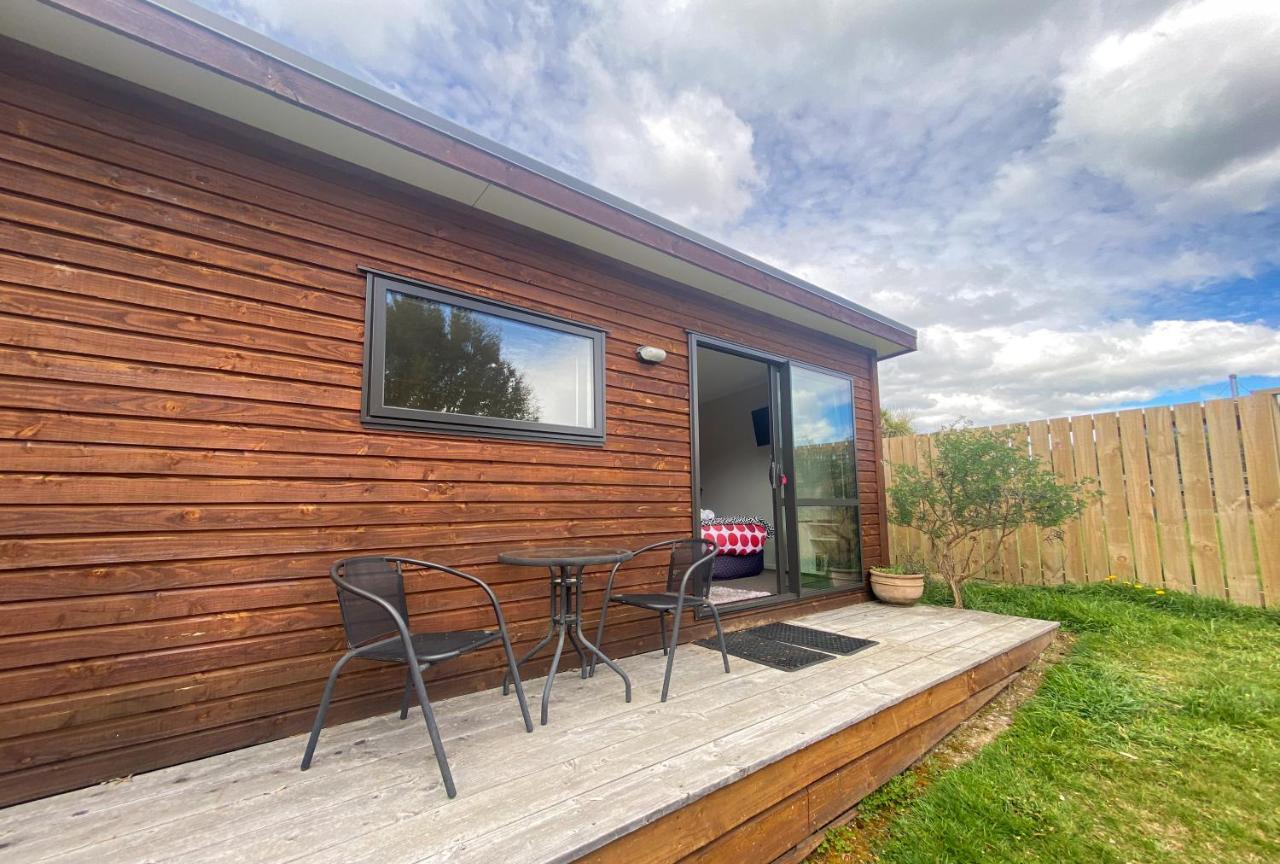 Lake Hawea Cabin With Mountain Views- Outdoor Bath! Bagian luar foto