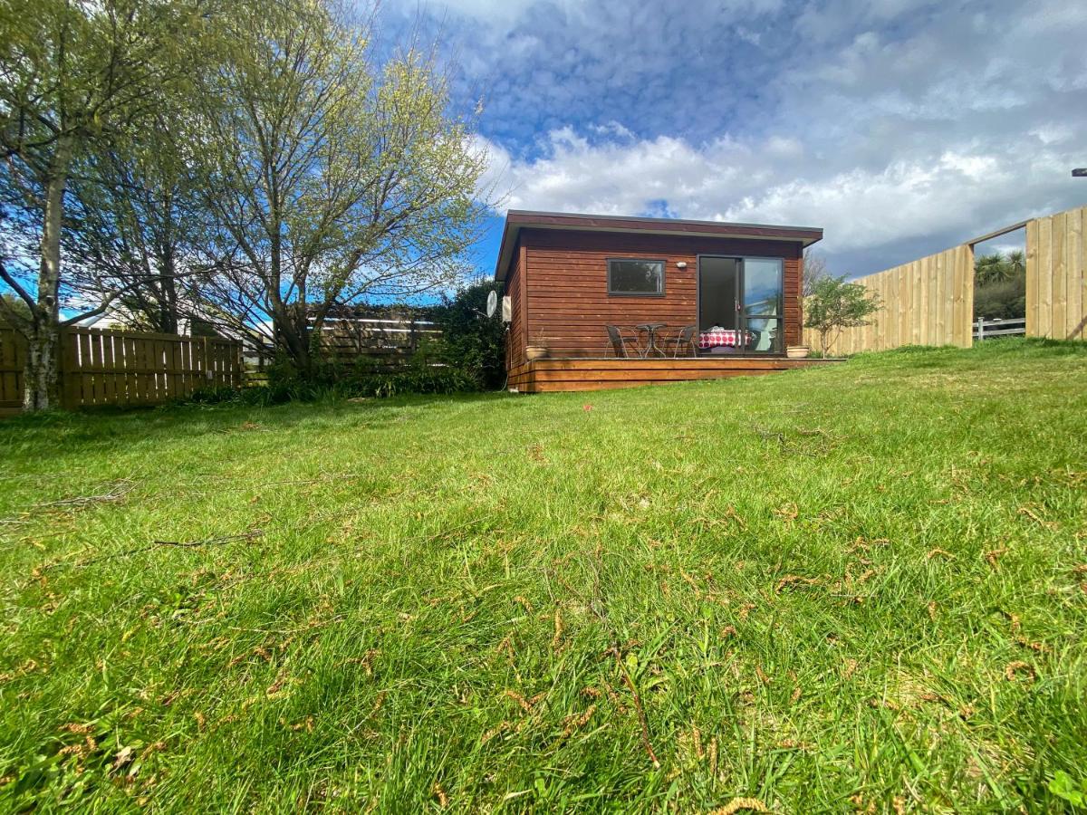 Lake Hawea Cabin With Mountain Views- Outdoor Bath! Bagian luar foto